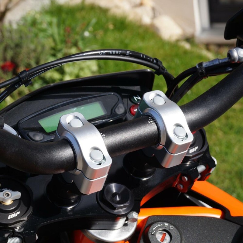 Voigt-MT Handlebar risers 30mm with offset 21mm | KTM 1290 Super Adventure S 17- silver anodized
