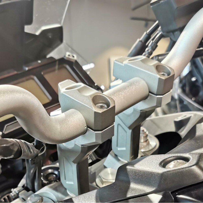 Voigt-MT handlebar riser with offset | Yamaha MT-09 ( RN29 & RN43) silver anodized