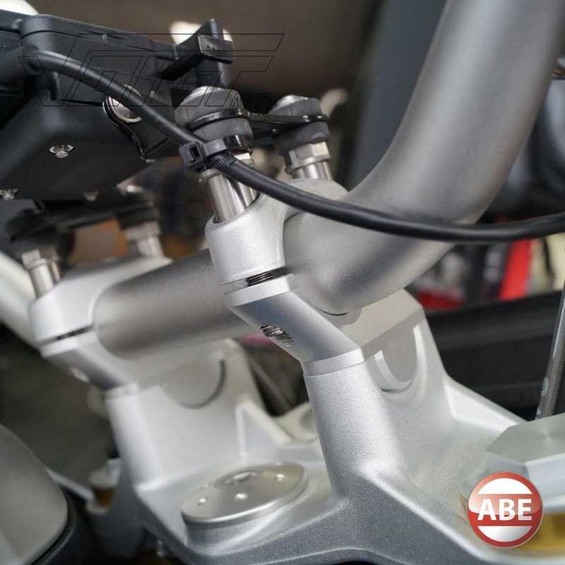 Voigt-MT Handlebar risers with offset 30mm high and 21mm closer | BMW R1250 R LC 2019-