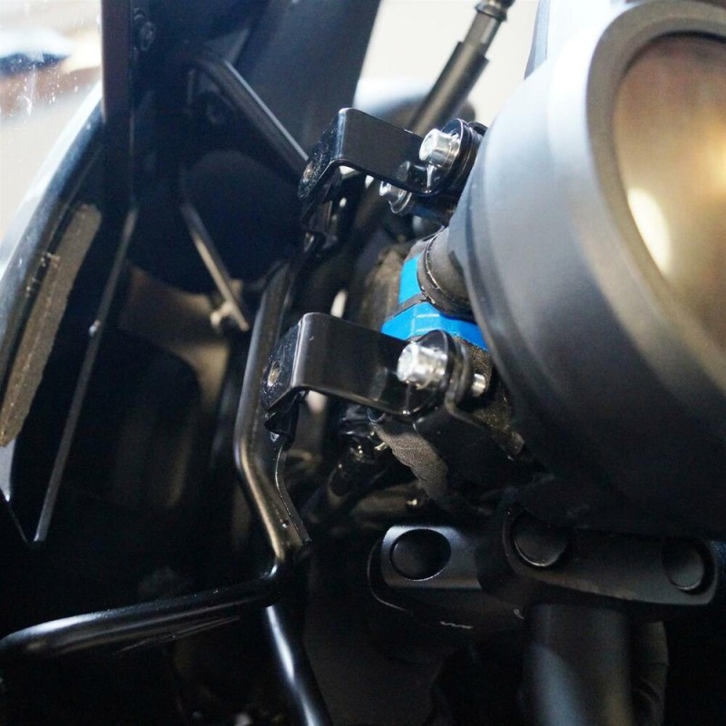 Voigt-MT Retaining plates | Honda CMX Rebel headlight fairing (Batwing) in combination with handlebar riser with offset