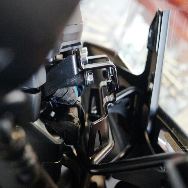 Voigt-MT Retaining plates | Honda CMX Rebel headlight fairing (Batwing) in combination with handlebar riser with offset